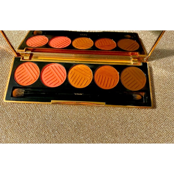 Doce of Colour-SASSY SIENNAS
EYESHADOW PALETTE - Picture 3 of 10